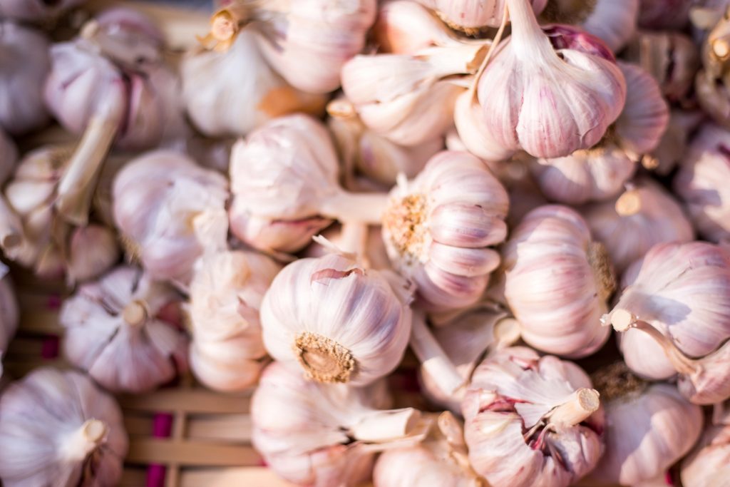 garlic as an athlete's foot home remedy